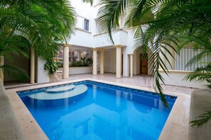 Kolam renang outdoor