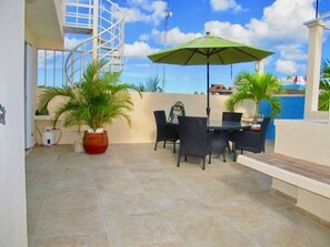 Condo família, 3 quartos | Terraço/pátio