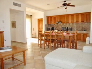 家庭公寓客房, 3 間臥室 | 客廳 | 平面電視