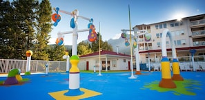 Children’s play area – outdoor