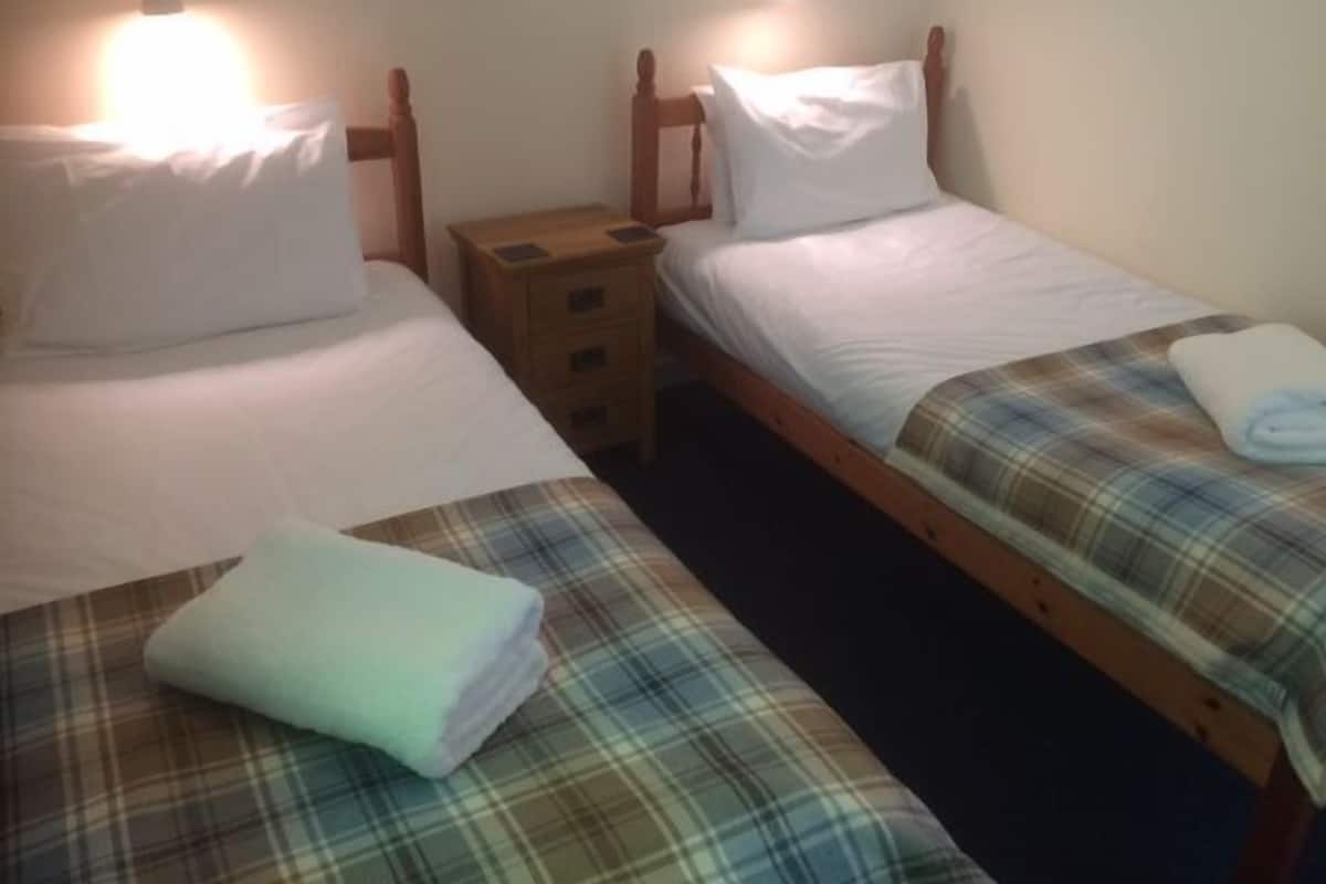 Cottage | Iron/ironing board, free WiFi, bed sheets
