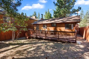 Exterior - The Cuddle Inn (Big Bear Lake)