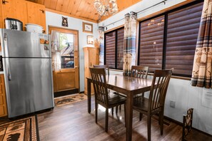 Dining - The Cuddle Inn (Big Bear Lake)