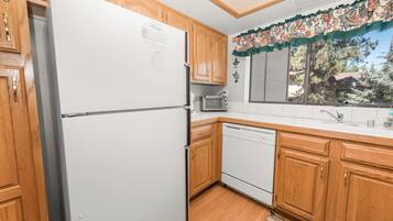 Basic Condo, Berbilang Katil, Non Smoking | Dapur peribadi | Pembancuh kopi/teh