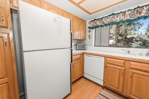Basic Condo, Multiple Beds, Non Smoking | Private kitchen