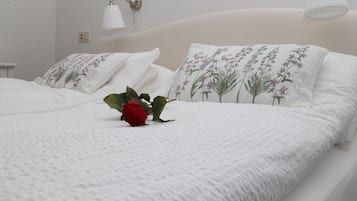 Quarto casal, banheiro privativo | Cortinas blackout, quartos à prova de som, Wi-Fi de cortesia