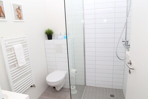 Bathroom shower - Country Dream guesthouse (Selfoss)