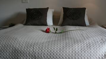 Basic Studio | Blackout drapes, soundproofing, free WiFi, bed sheets