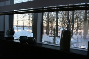 Comfort Studio Suite, Garden View | Living room | Flat-screen TV