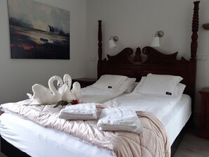 Rideaux occultants, chambres insonorisées, Wi-Fi gratuit, draps fournis