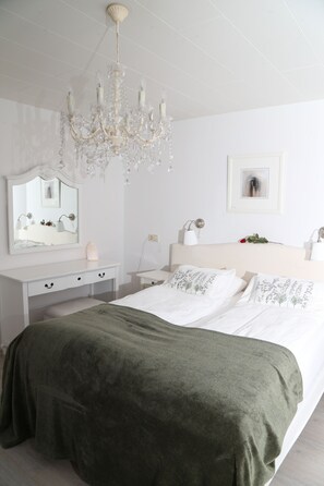 Double Room, Private Bathroom | Blackout drapes, soundproofing, free WiFi, bed sheets