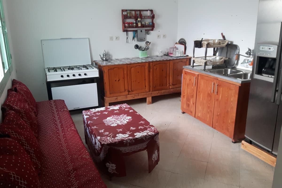 apartment | private kitchen | fridge, oven, stovetop, coffee/tea maker
