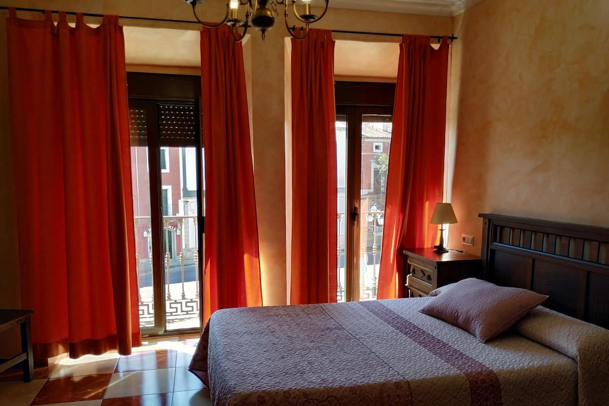 Free cots/infant beds, rollaway beds, free WiFi, bed sheets