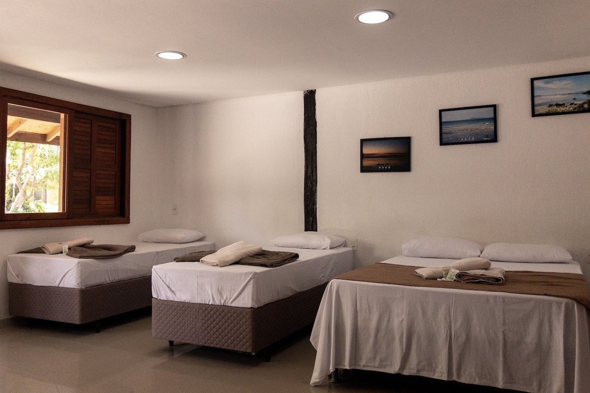 Suite familiale | Minibar, accès au Wi-Fi (inclus), literie fournie