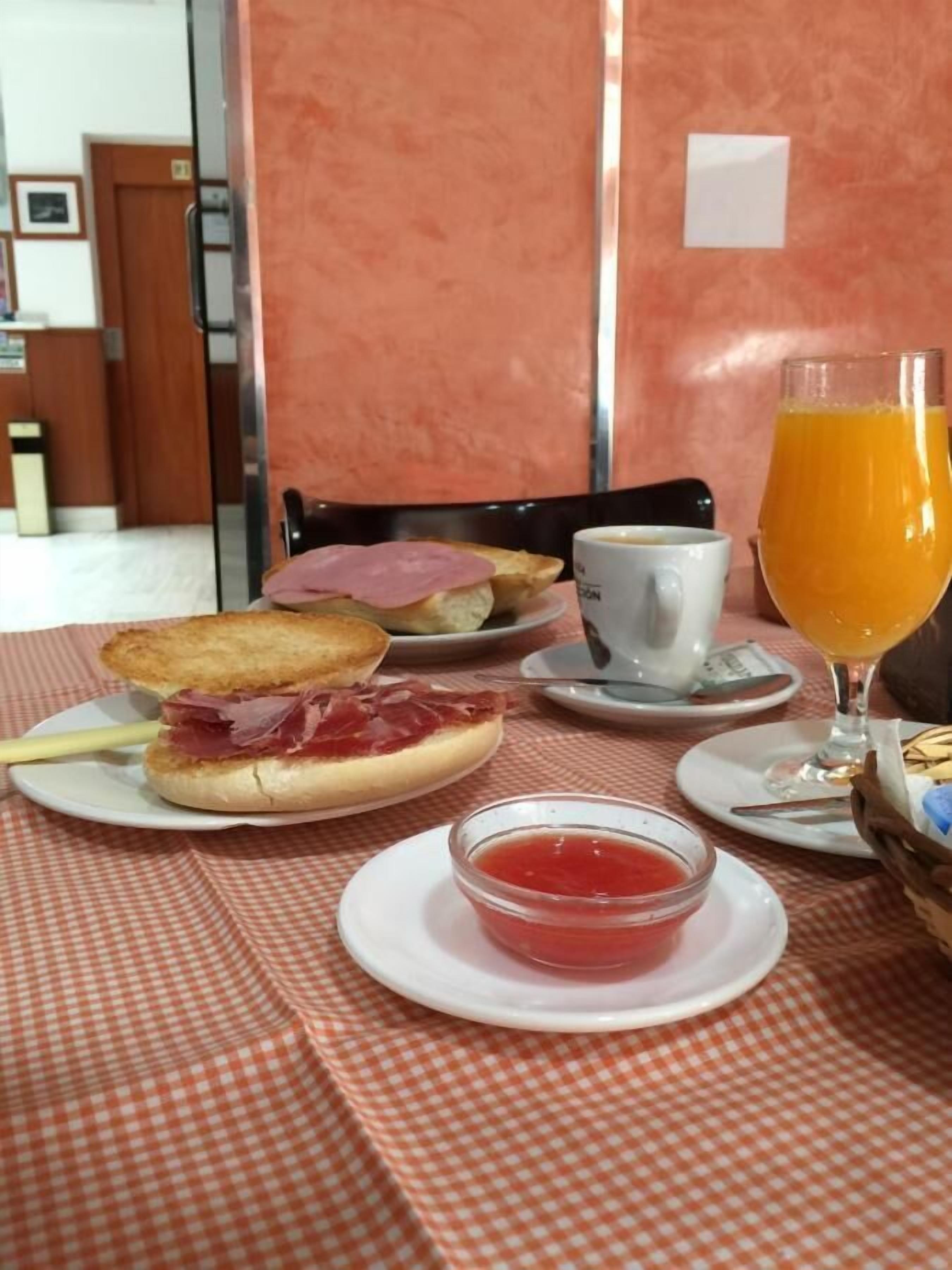 daily continental breakfast (eur 7.5 per person)
