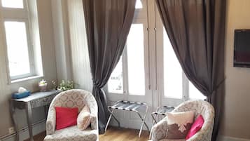 Furnished Aparment with Terrace and Superior Double Room | 1 Schlafzimmer, hochwertige Bettwaren, individuell dekoriert