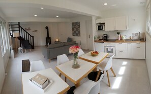 Casa de campo, 3 habitaciones | Área de sala de estar | Televisión de pantalla plana 