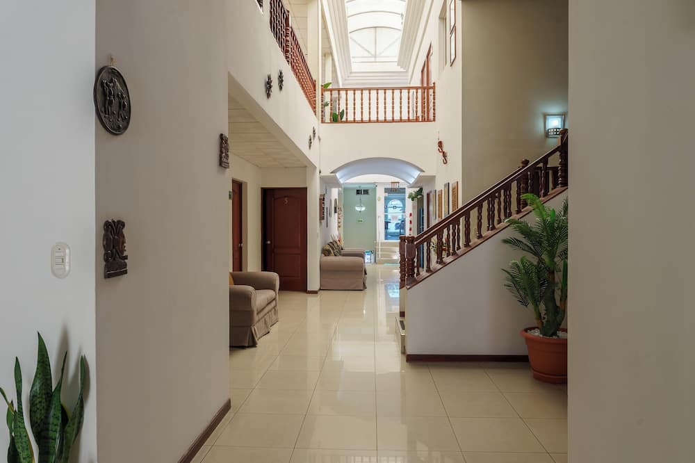 Hotel Windsor Plaza