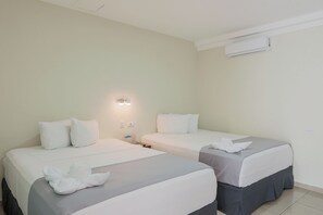 Quarto casal luxo | Roupas de cama antialérgicas, escrivaninha