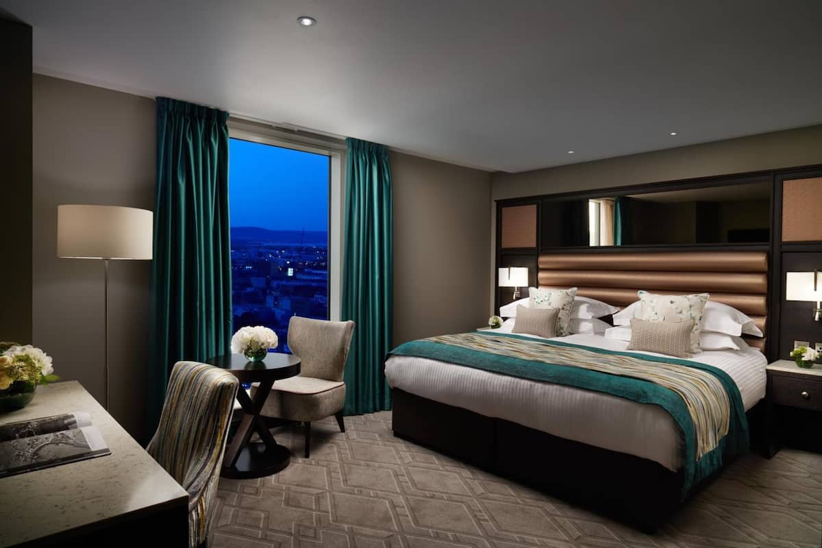 premium bedding, in-room safe, desk, laptop workspace