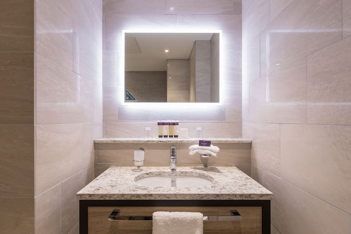classic double room | bathroom sink