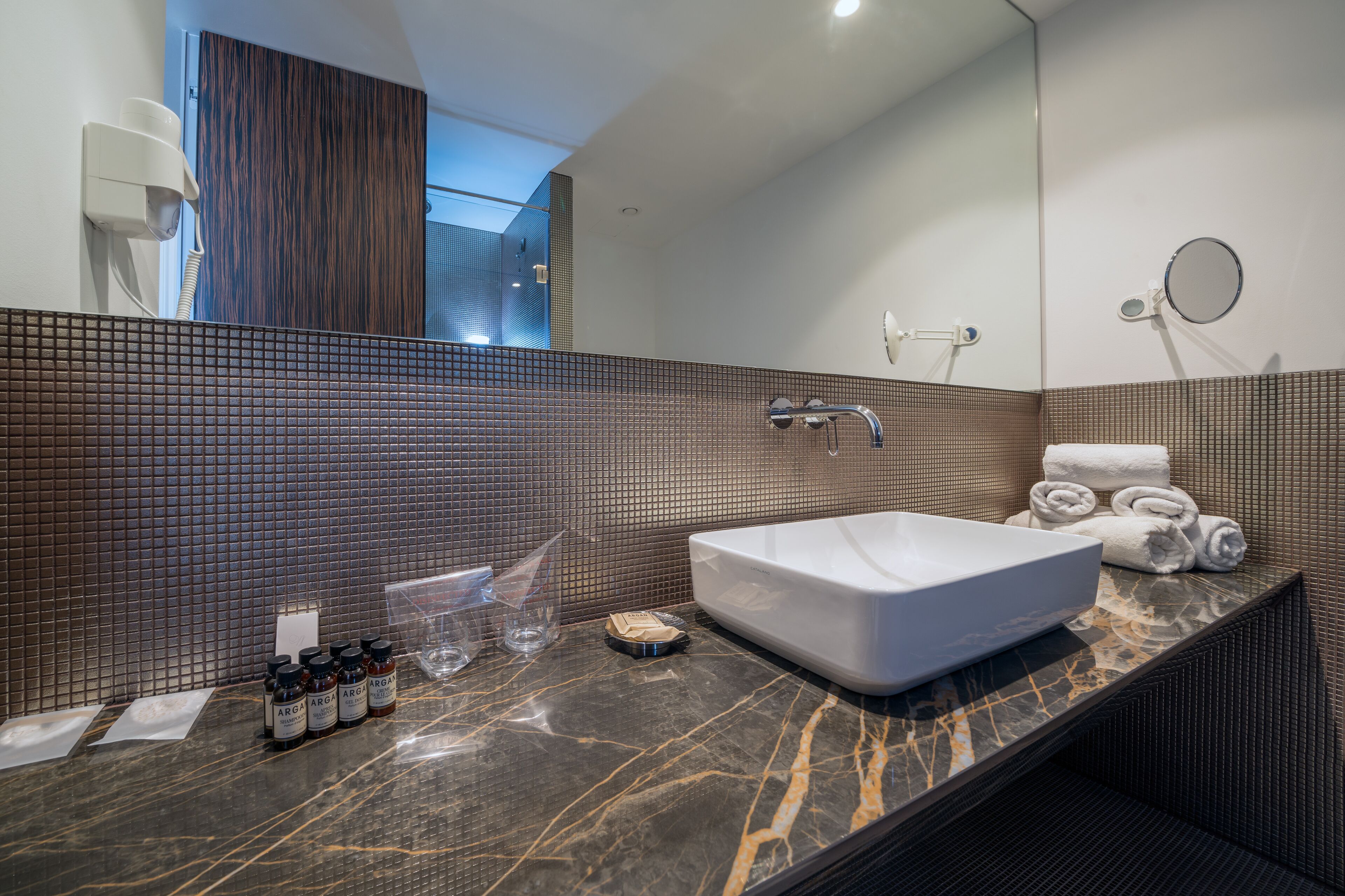 1 bedroom, hypo-allergenic bedding, minibar, in-room safe