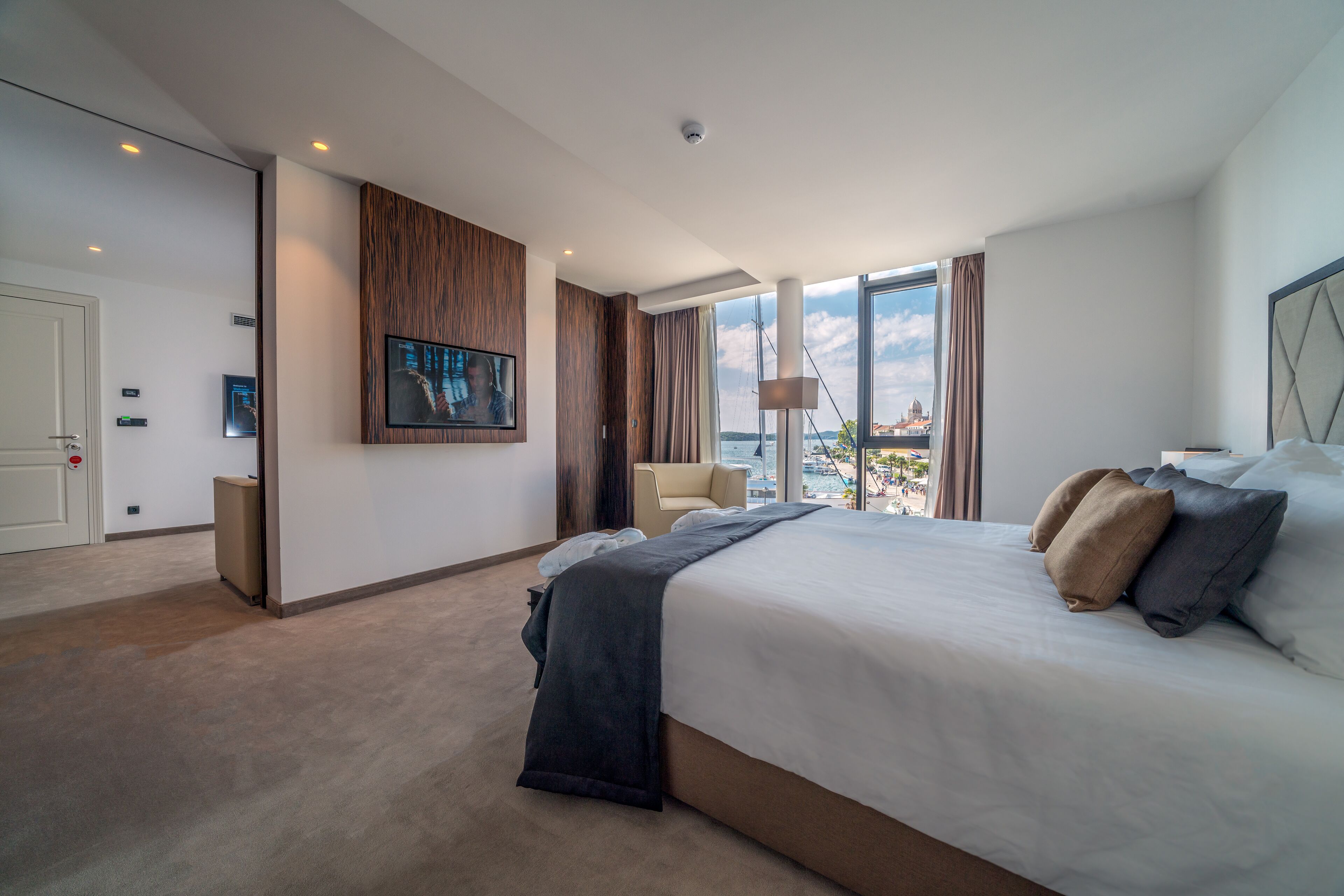 junior suite, sea view | 1 bedroom, hypo-allergenic bedding, minibar, in-room safe
