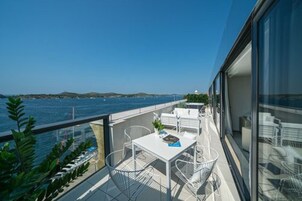 Executive Suite, 1 Bedroom, Sea View | Terrace/patio
