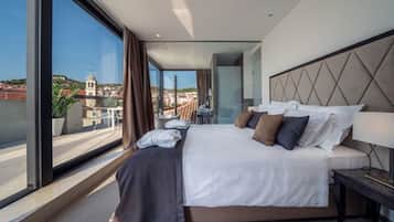 Presidential-Suite, 2 Schlafzimmer, Meerblick | Allergikerbettwaren, Minibar, Zimmersafe, Schreibtisch