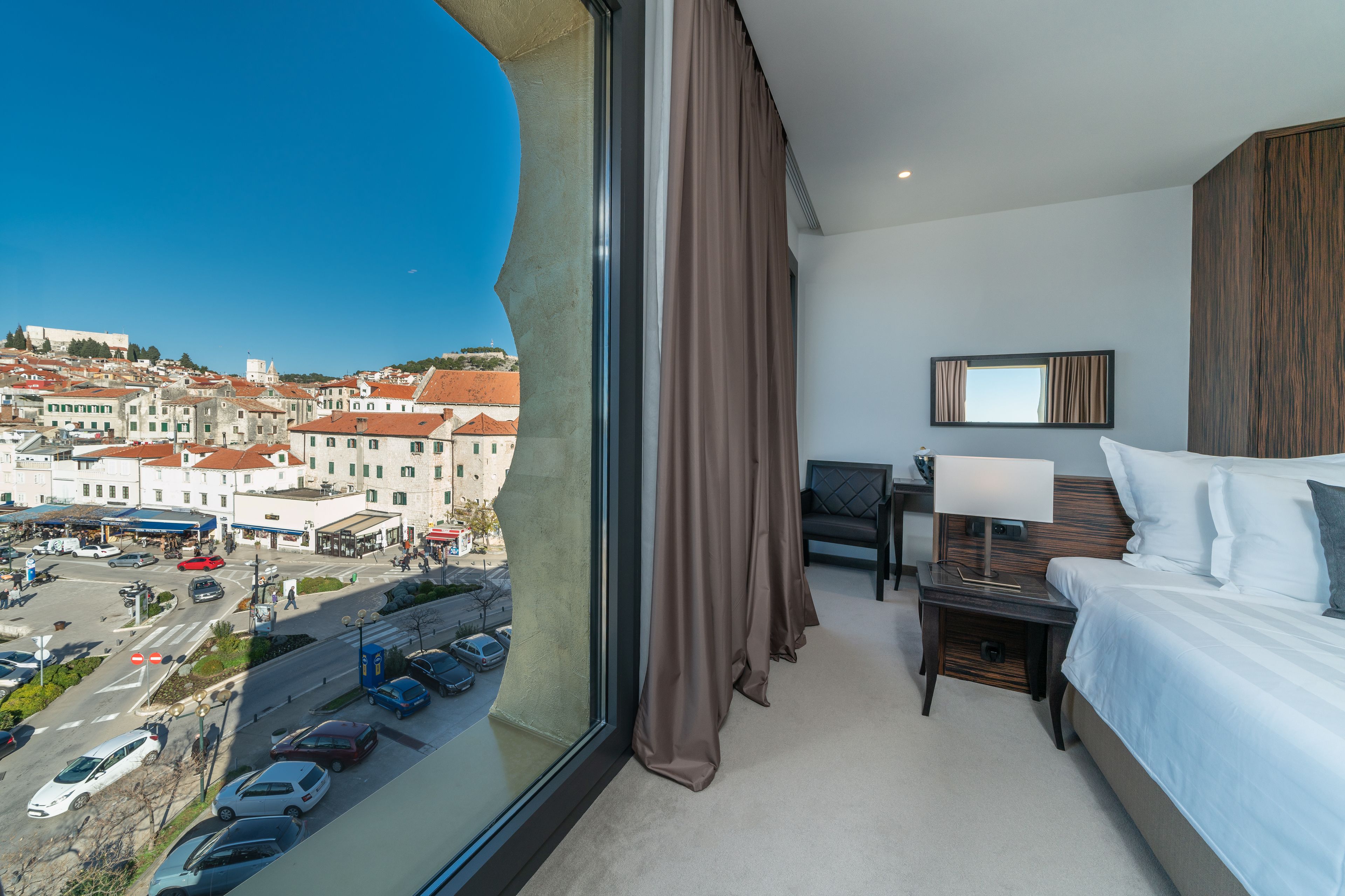 deluxe double room, sea view | 1 bedroom, hypo-allergenic bedding, minibar, in-room safe