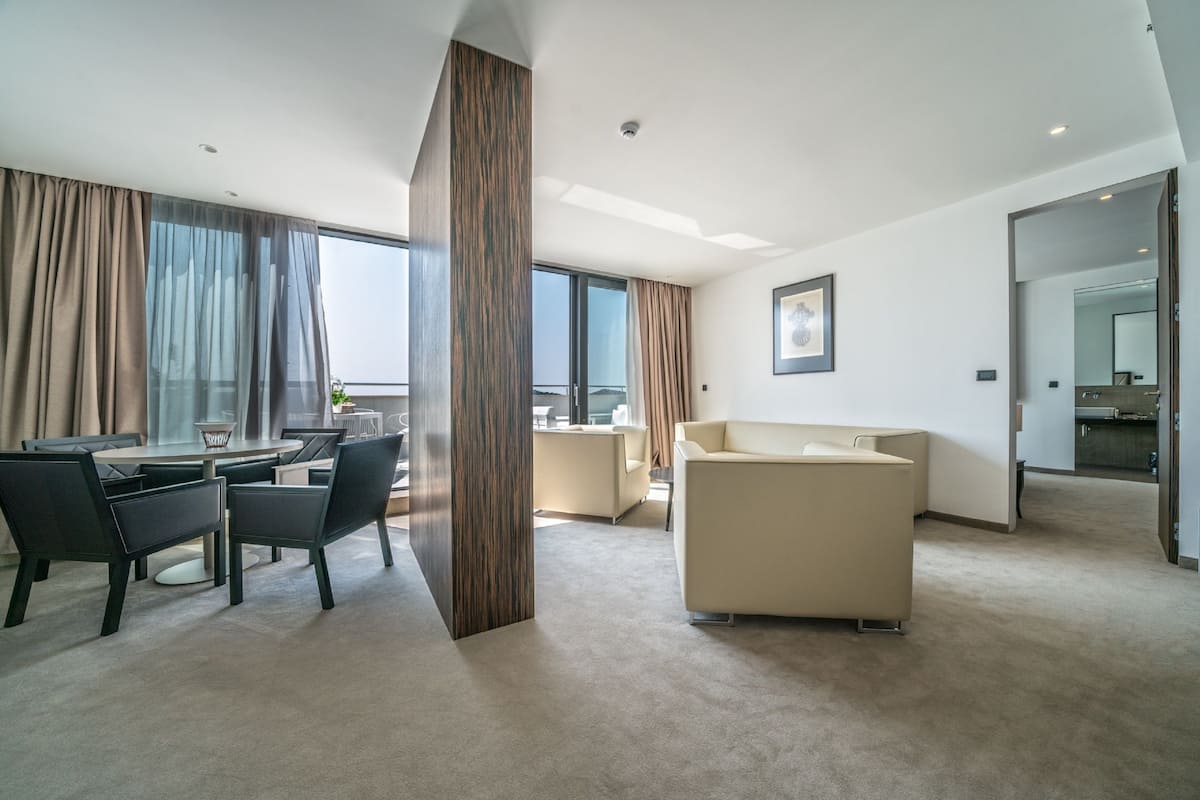 1 habitación, ropa de cama hipoalergénica y minibar