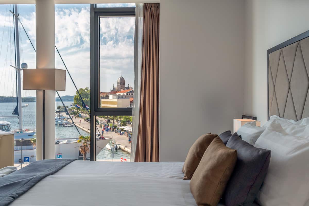 junior suite, sea view | 1 bedroom, hypo-allergenic bedding, minibar, in-room safe