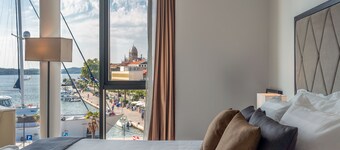 โรงแรมเบลเลอว์ - ซูเปอริอร์ ซิตี้ โรงแรม