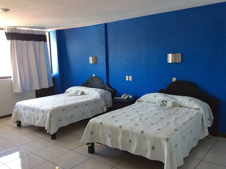 Doppelzimmer | 1 Schlafzimmer, Zimmersafe, Schreibtisch, Bügeleisen/Bügelbrett. Hotel Alberto