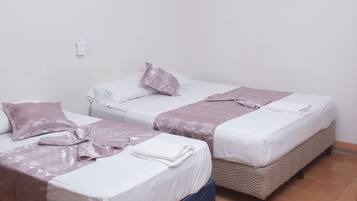 Comfort Triple Room, Multiple Beds | Desk, soundproofing, free WiFi, bed sheets