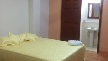 Deluxe tweepersoonskamer, 1 queensize bed, niet-roken | Een bureau, geluiddichte muren, gratis wifi, beddengoed