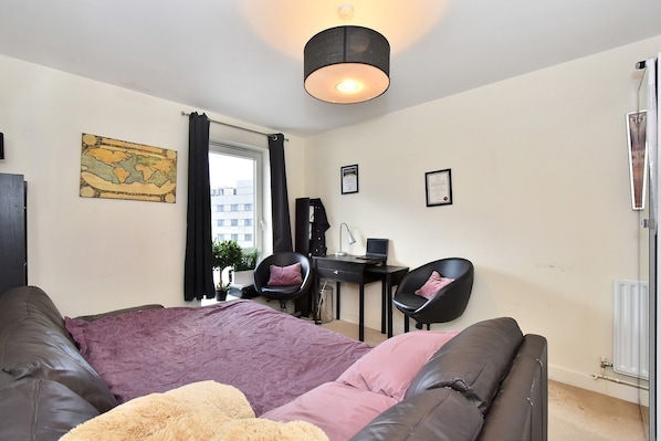 Casa conforto, 2 quartos | Sala de estar