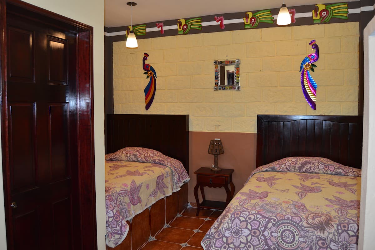 Habitación básica doble, 5 habitaciones | Wifi gratis y ropa de cama