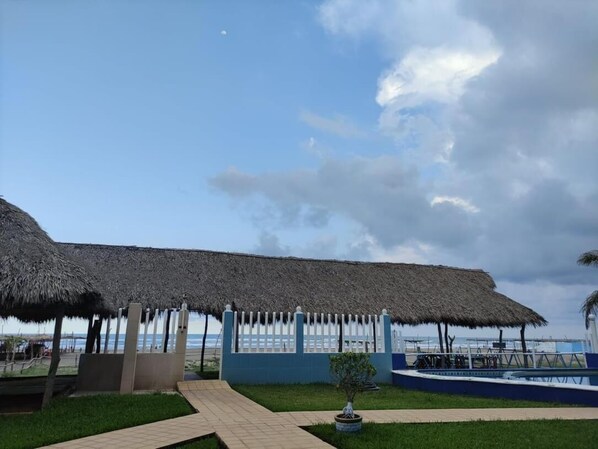 Outdoor pool - Hotel Perlas Del Golfo (Úrsulo Galván)