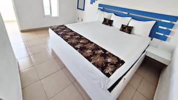 Quarto casal júnior, vista para o mar | Wi-Fi de cortesia, roupa de cama