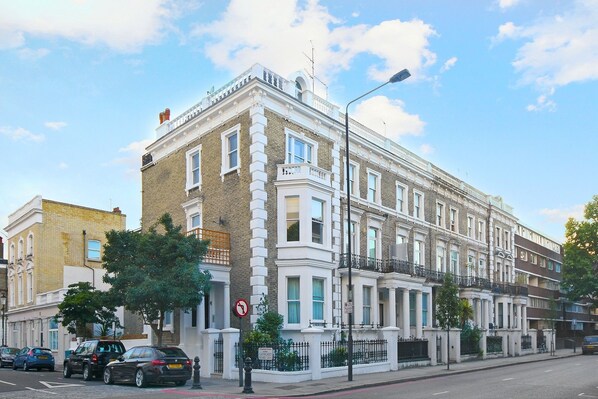 Front of property - Belgravia Apartments - Cathcart Road (London)