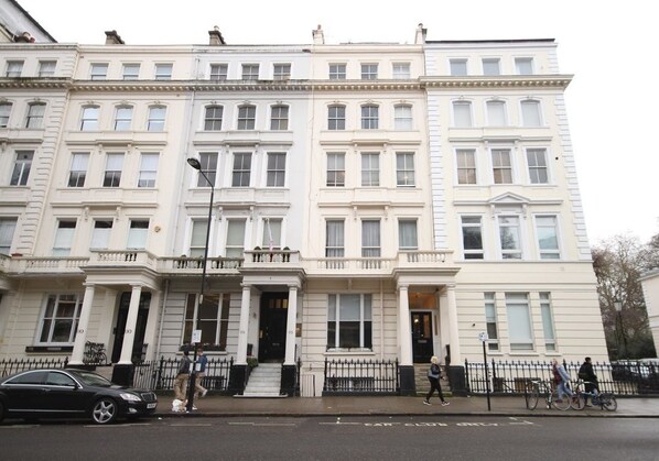 Front of property - Belgravia Apartments - Gloucester Road (London)