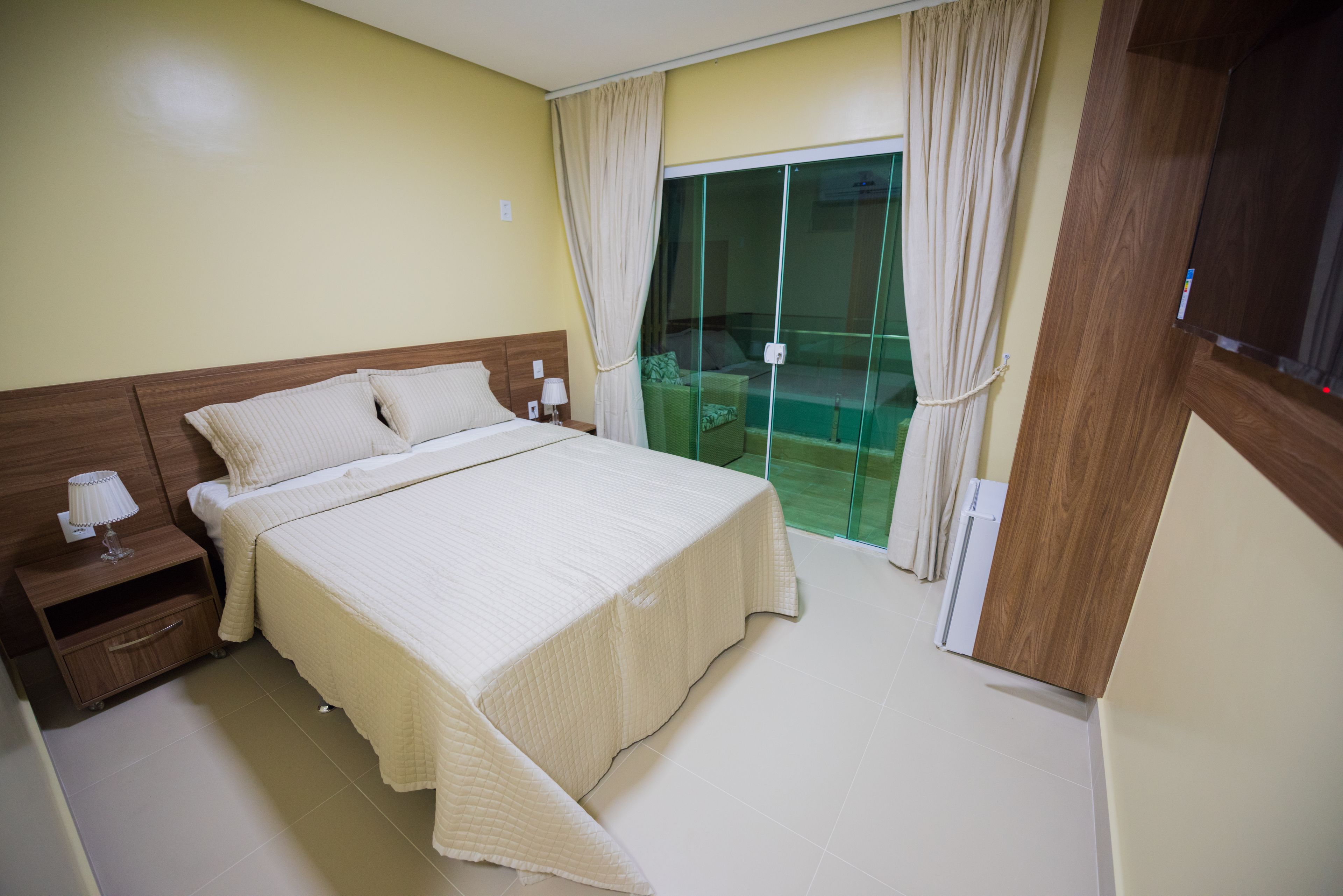 deluxe double room | minibar, free cots/infant beds, free wifi, bed sheets