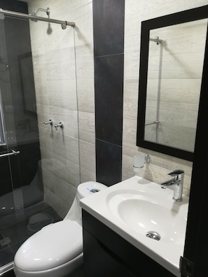 Double Room | Bathroom | Shower, deep soaking tub, free toiletries, towels