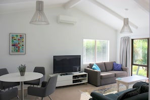 Living area - Brams Bach (Taupo)