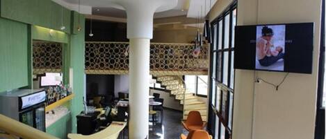 Desayuno buffet diario (XAF 10000 por persona)