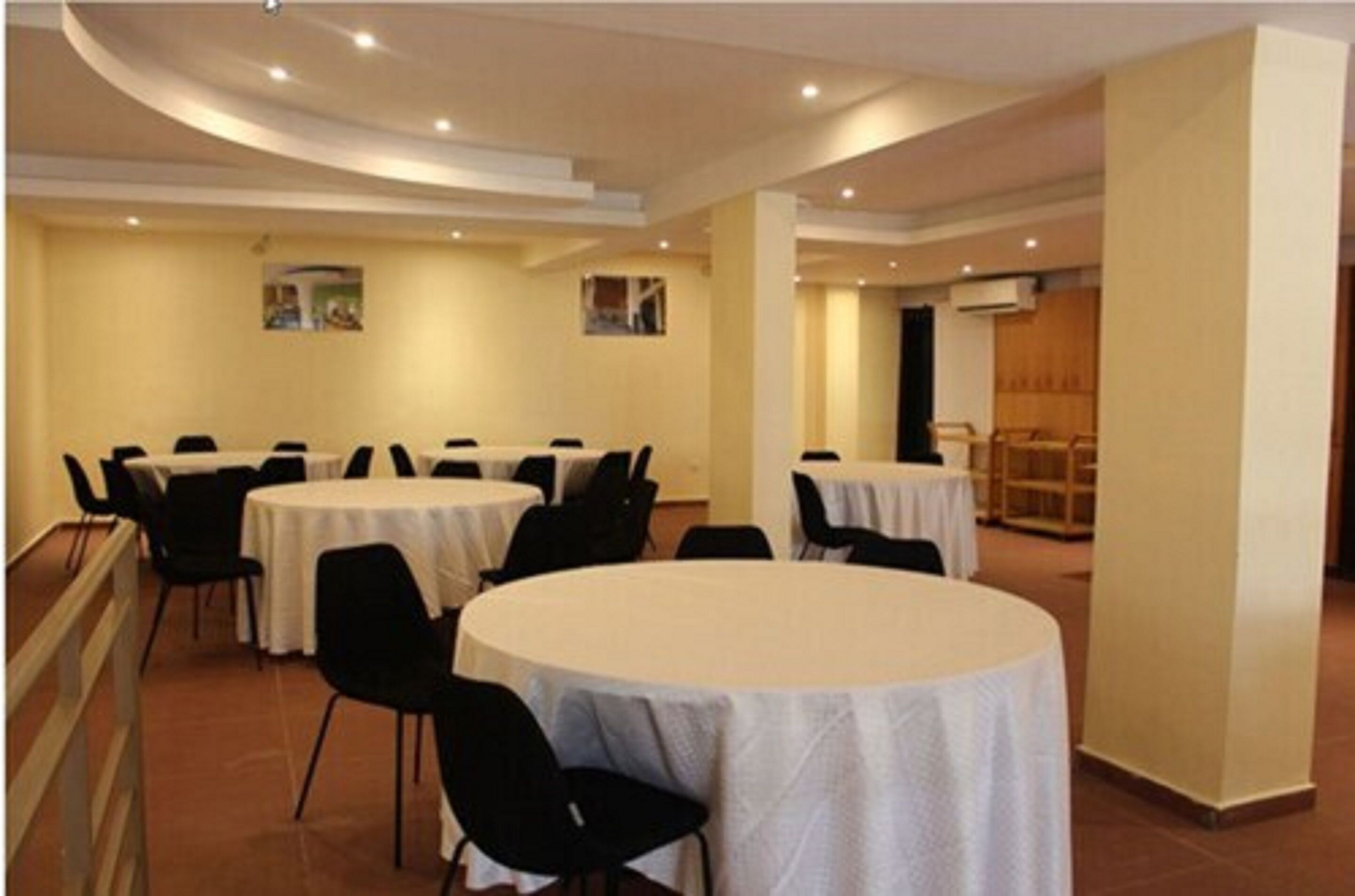 breakfast, lunch, dinner served; local and international cuisine