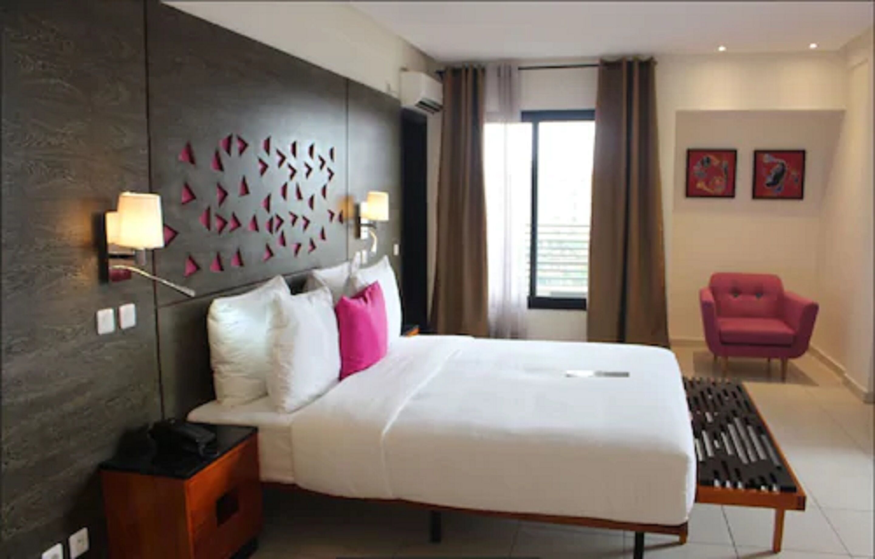 suite | minibar, in-room safe, desk, blackout curtains