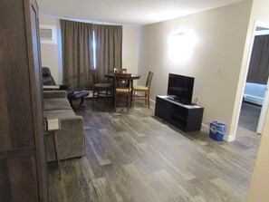 Kamar Superior | Area keluarga | TV layar datar