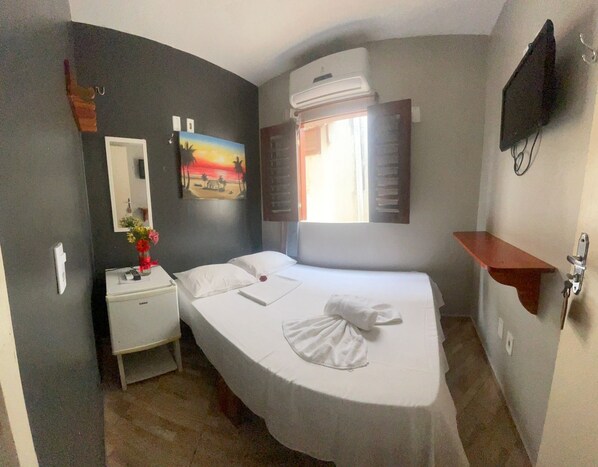 Minibar, tabla de planchar con plancha, wifi gratis y ropa de cama